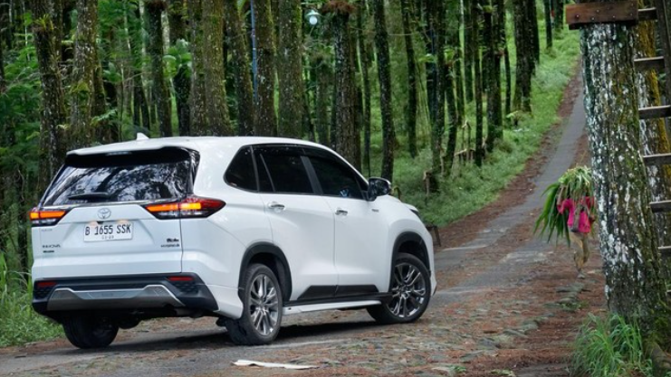 Sah, Harga Toyota Zenix dan Yaris Cross Hybrid Turun hingga Rp13 Juta