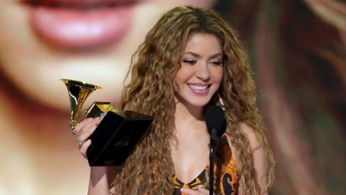 Shakira Persembahkan Piala Grammy untuk Para Imigran di AS