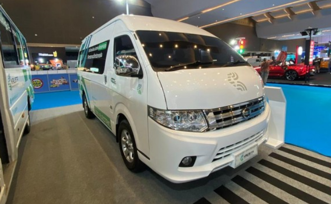 Kalista Pajang 2 Bus Listrik di PEVS 2025