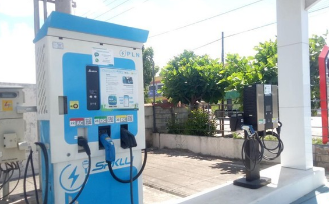 Pabrikan Otomotif Diminta Gencar Bangun SPKLU